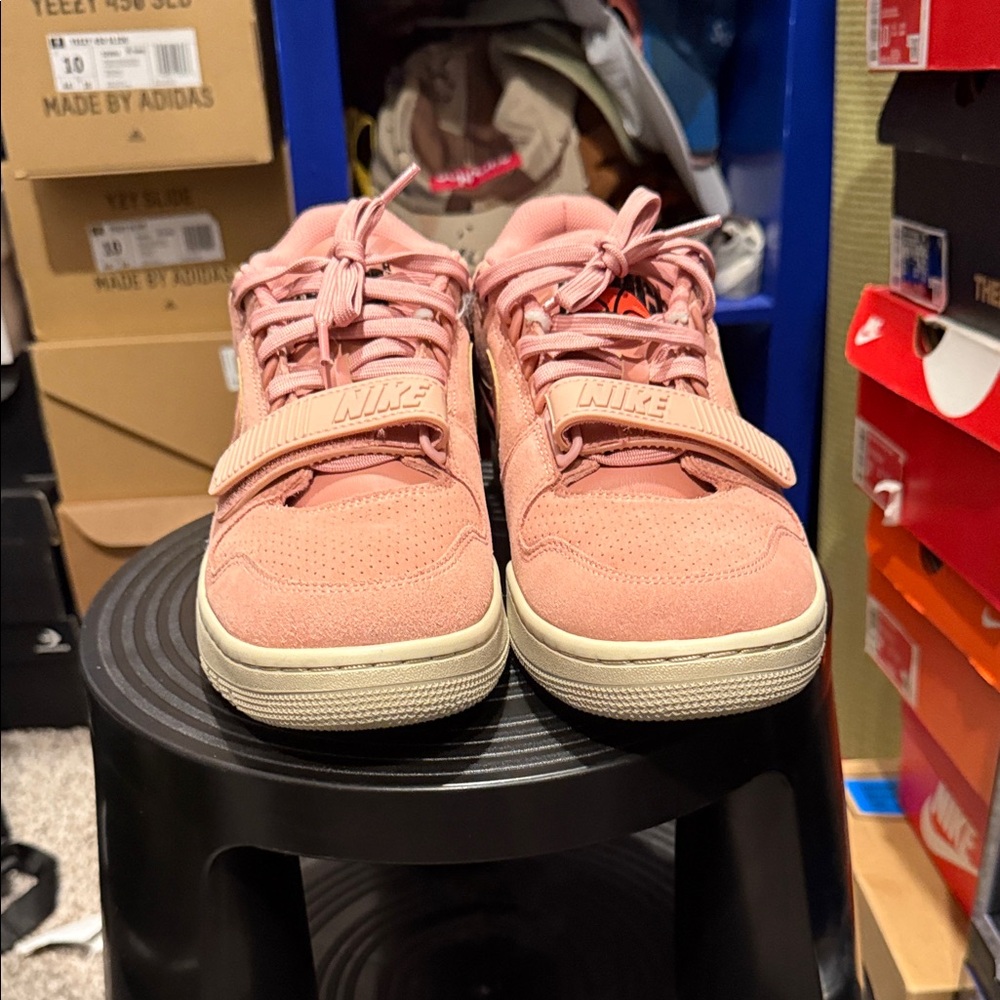 Nike Sneakers in Soft Pink